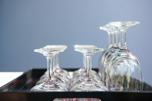 水晶醒酒器一般是不是低膨胀系数玻璃制品